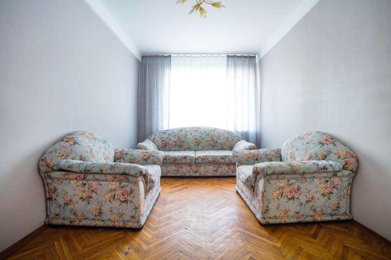 Apartment Near Metro Pecherskaya Kiev Eksteriør billede