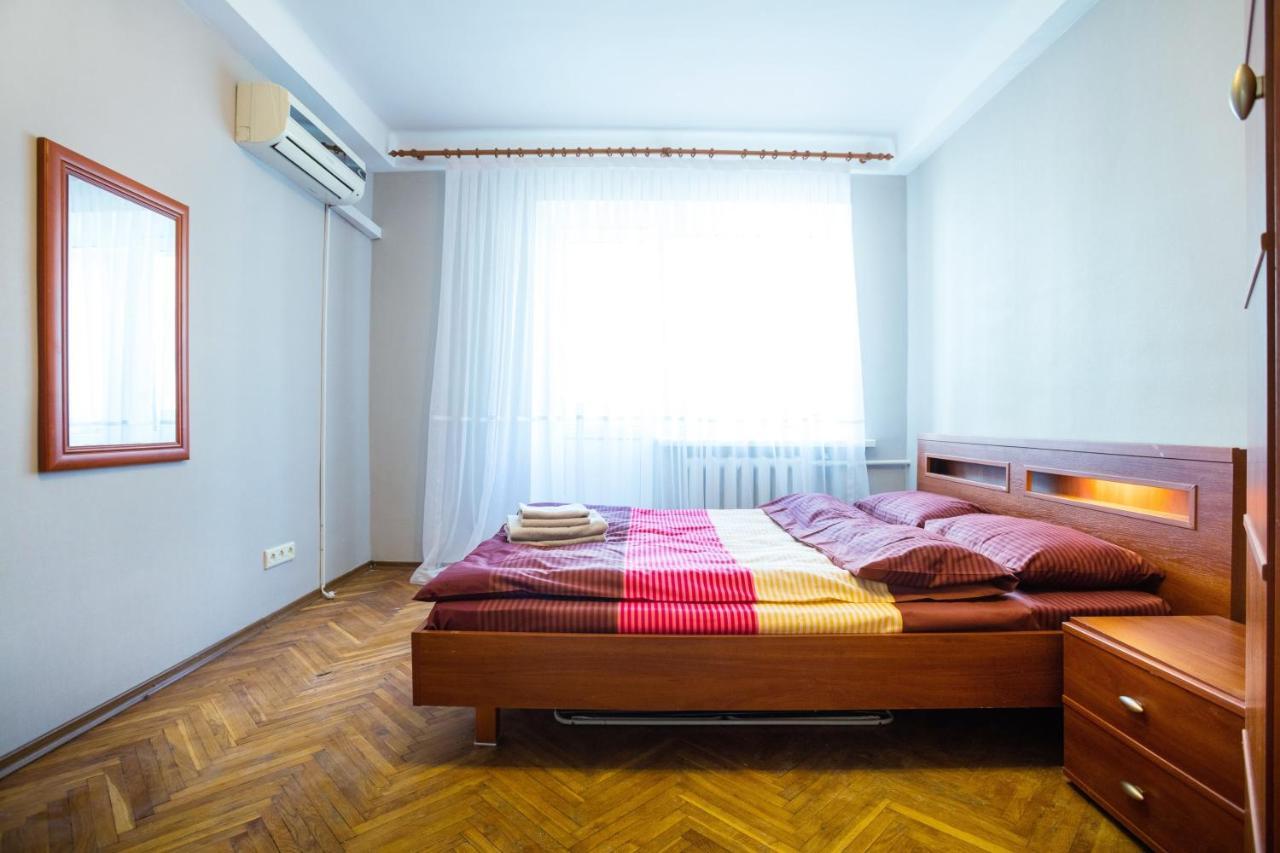 Apartment Near Metro Pecherskaya Kiev Eksteriør billede
